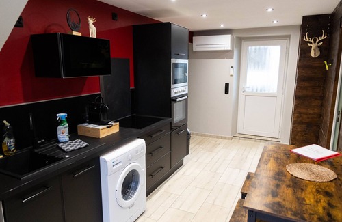 Venoy Apartment | Mon p'tit Chalet-Apartment-Apartment-Ensuite with Shower-Countryside view