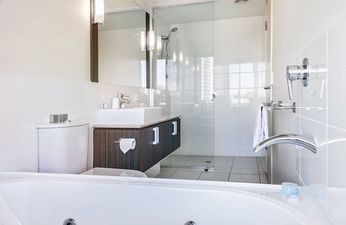 Caloundra Hotel | Monaco