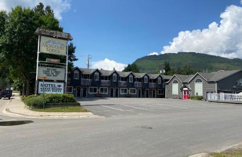 Revelstoke Hotel | Monashee Lodge