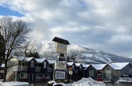 Revelstoke Hotel | Monashee Lodge