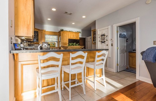 Foley House | Monet On The Bay I- Elevator, Hot Tub, Pier, Stunning 5 Star View!