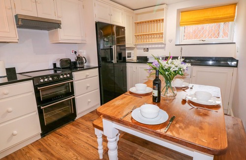 Buxton Cottage | MONK'S COTTAGE, pet friendly, with hot tub in Buxton