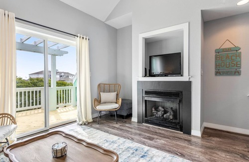 Bermuda Bay House | Monkey Business: Townhome w/ Community Pool & Lazy River | Dogs Welcome!