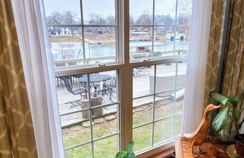 Afton House | Monkey Island, Afton, OK Grand Lake, Waterfront, Boat Slip, No stairs, Pets Ok