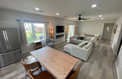 Afton House | Monkey Island Escape sleeps 8, surrounded by nature with views of Grand Lake.