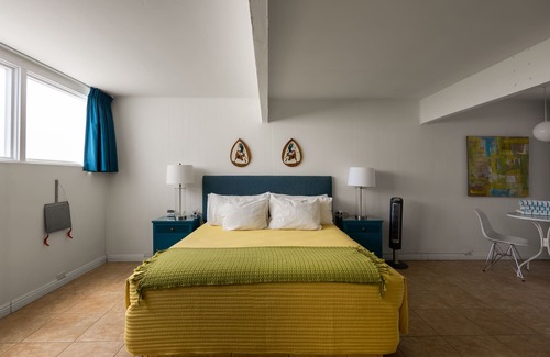 Desert Park Estates Hotel | Monkey Tree Hotel 2 by AvantStay | Stylish Hotel in Palm Springs w/Pool!