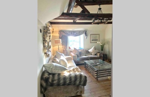 Lyme Regis House | Monmouth House Lyme Regis, Up to 16 guests, dog friendly, garden, hot tub