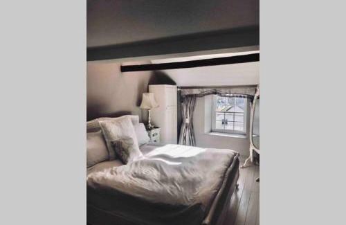 Lyme Regis House | Monmouth House Lyme Regis, Up to 16 guests, dog friendly, garden, hot tub