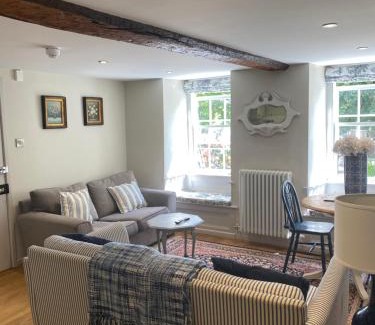 Lyme Regis House | Monmouth House Lyme Regis, Up to 16 guests, dog friendly, garden, hot tub