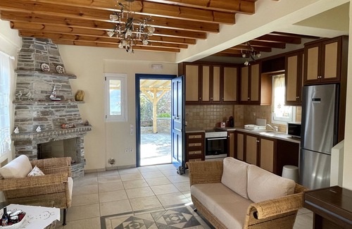 Gavrio House | Monolithos Villas