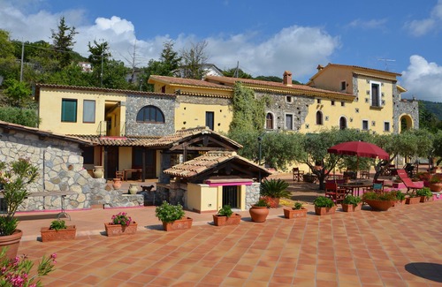 Falconara Albanese Apartment | MONOLOCALS FOR 3/4 PEOPLE IN A FARMHOUSE OF THE '700 TO THE SEA