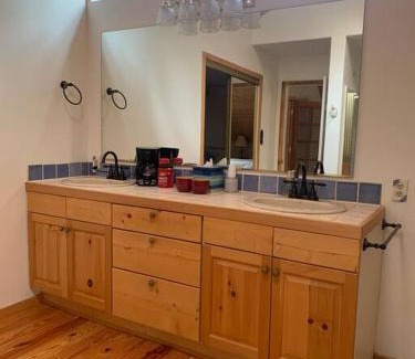 Angel Fire House | Monroe’s Chateau with Hot Tub