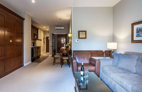 Mont-Tremblant Hotel | Mont-Tremblant - Château Beauvallon - One Bedroom Suite- Free resort shuttle!