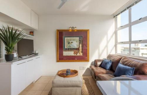 Three Anchor Bay Apartment | Montclaire 50F