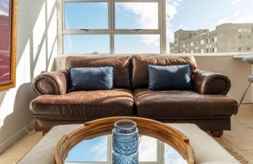 Three Anchor Bay Apartment | Montclaire 50F