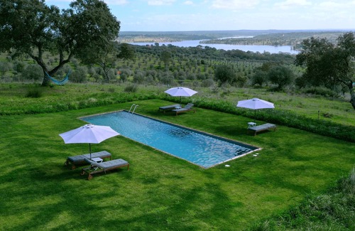 Montargil House | MONTE DA FIFAS Countryside house with a pool and a magnificent view over the dam