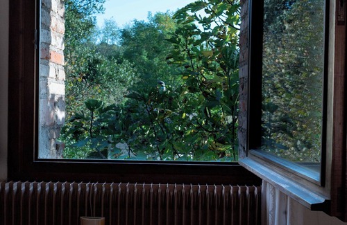 Crocetta del Montello Apartment | Montello Hill front property with large garden