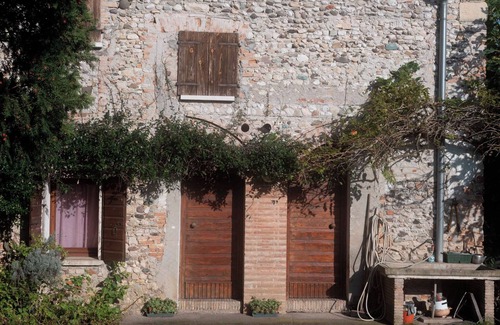 Crocetta del Montello Apartment | Montello Hill front property with large garden