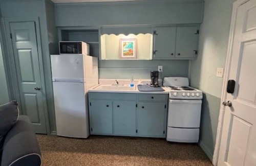 Biltmore Beach Hotel | Monterey Motel - Beach Cottage 1 at Beach Access 8