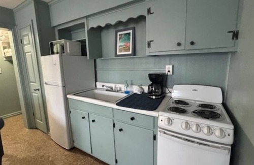 Biltmore Beach Hotel | Monterey Motel - Beach Cottage 1 at Beach Access 8