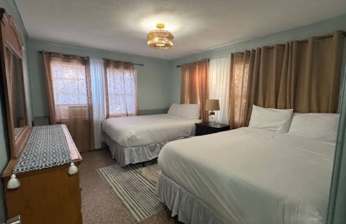 Biltmore Beach Hotel | Monterey Motel - Beach Cottage 1 at Beach Access 8