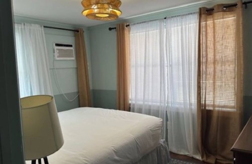 Biltmore Beach Hotel | Monterey Motel - Beach Cottage 11 at Beach Access 8. Large Pool. Newly Remodeled