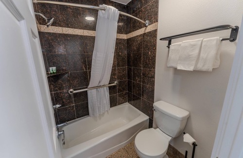 Munras Avenue Hotel | Monterey Surf Inn