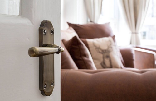 Leith Apartment | Montgomery Central Apartment - 10 mins' walk to Princes Street, on tram route 🚊