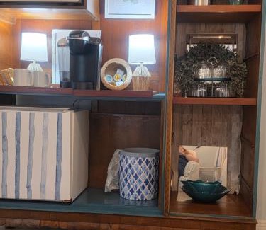 Versailles Bed & Breakfast | Montgomery Inn BnB