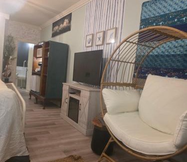 Versailles Bed & Breakfast | Montgomery Inn BnB