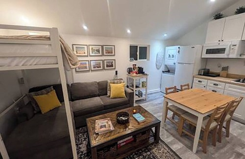 Mar Vista House | Monthly - Cozy 1 Bed Guest Suite near Venice Beach