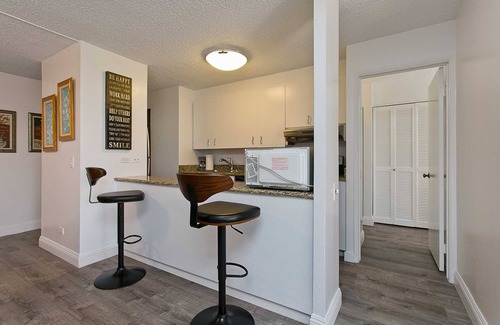 Waikiki Condo | Monthly- Discovery Bay 802 2 Bd Ocean Views/Newly Renovated/2x Queen Beds+Sofa Bed