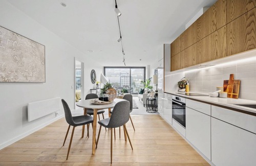 Te Aro Apartment | Monthly rental - close to brand new sunny, very safe apartment.