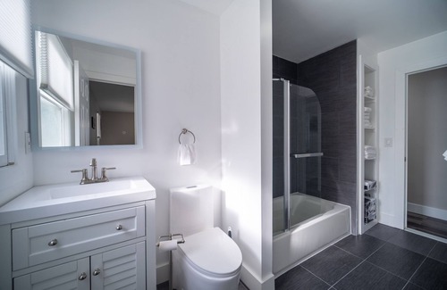 Warwick House | Monthly Rental, In Warwick