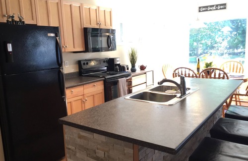 Regional District of Nanaimo Condo | Monthly Rental Mid Sep- Mid June 2100.00 nLONG TERM RENTAL AVAILABLE Sept-Jun