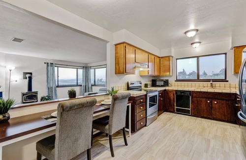 Vallejo House | Monthly Sunset Spanish Villa W/Pool, Pool table, BBQ +