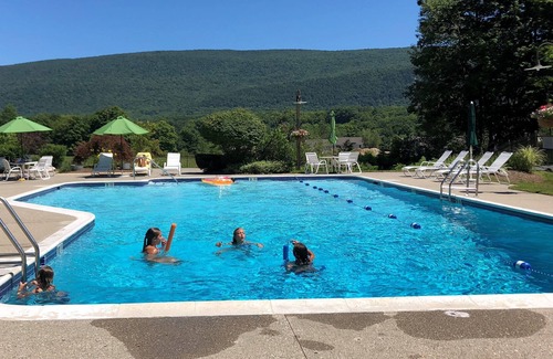 Manchester Center Condo | Monthly vacation rental - Charming and rustic Manchester, Vermont Condo 3000