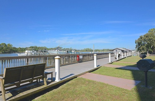 Gulf Shores Condo | Monthly & yearly rental, pool, gym, pier, boat slip & More