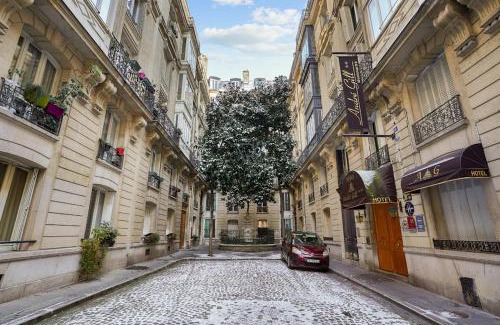 Pigalle Apartment | Montmartre Parisian Apartment - Full 51 m2