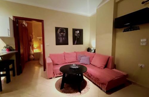 Sakkala Apartment | MOON - Apartment with swimming pool and BBQ terrace in CENTER CITY HRG