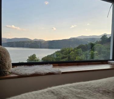 Hangu House | Moon Lake - Aurora Sky