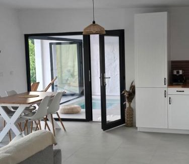 Hangu House | Moon Lake - Aurora Sky