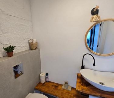 Hangu House | Moon Lake - Aurora Sky