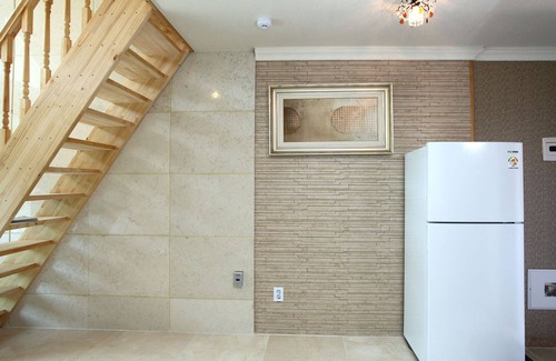 Gimsatgat Condo | Moon On The Cloud