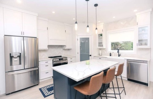 Lower Vaughan House | Moon Shadow Modern Lakehouse