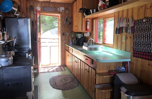 Minden Hills Cottage | MOONDOG RETREAT: Tranquil Lakefront Cottage