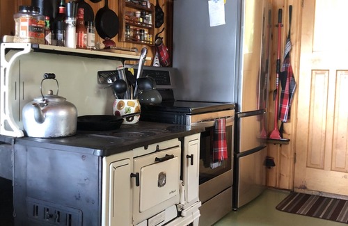 Minden Hills Cottage | MOONDOG RETREAT: Tranquil Lakefront Cottage