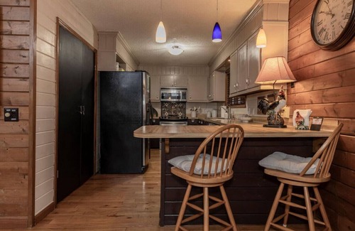 Deep Gap Cabin | Moondust Lodge - Sleeps 8 - Wrap Around Porch - C