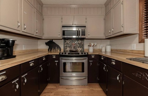 Deep Gap Cabin | Moondust Lodge - Sleeps 8 - Wrap Around Porch - C
