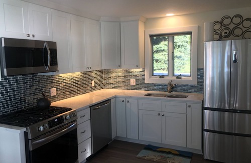 Suttons Bay Cottage | Moonglade Cottage 2 Bed/1BTH - charming waterfront 2 miles from the villagen